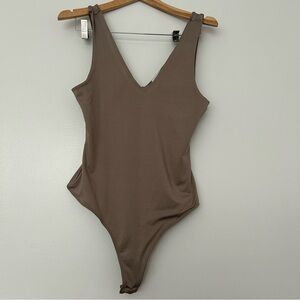 Faded Rose neutral Vneck thong bodysuit L